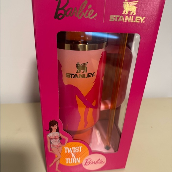 Stanley x Barbie '60S TWIST 'N TURN40 OZ QUENCHER NWT - Picture 2 of 5
